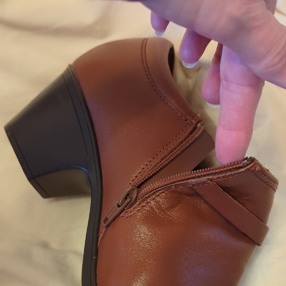 Womens Clarks Elegant Brown Heeled Shoes Size 9.5 - Picture 4 of 11